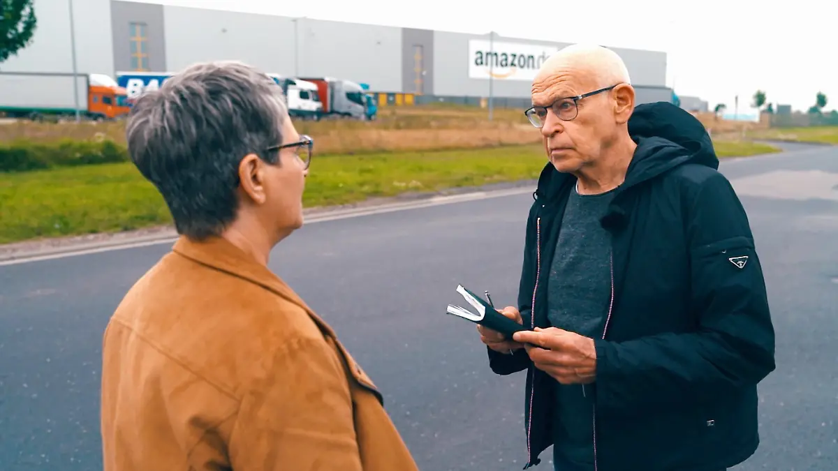 Günter Wallraff und Petra Kusenberg von der Gewerkschaft Verdi sprechen über die katastrophalen Arbeitsbedingungen in den Amazon-Werken.
+++ Die Verwendung des sendungsbezogenen Materials ist nur mit dem Hinweis und Verlinkung auf TVNOW gestattet. +++