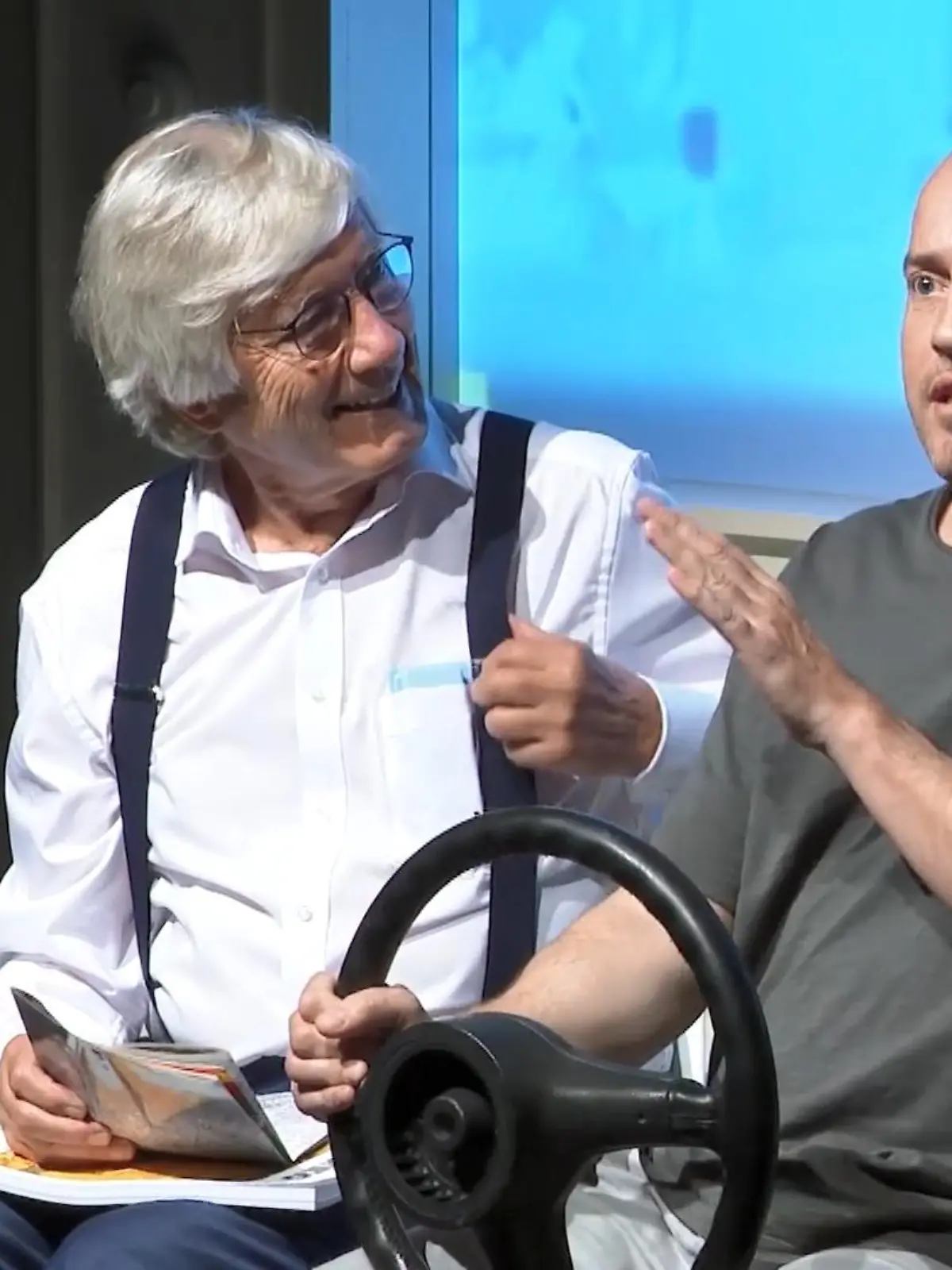 Bild zu: "Christian Wolff mit Sohn auf Bühne"