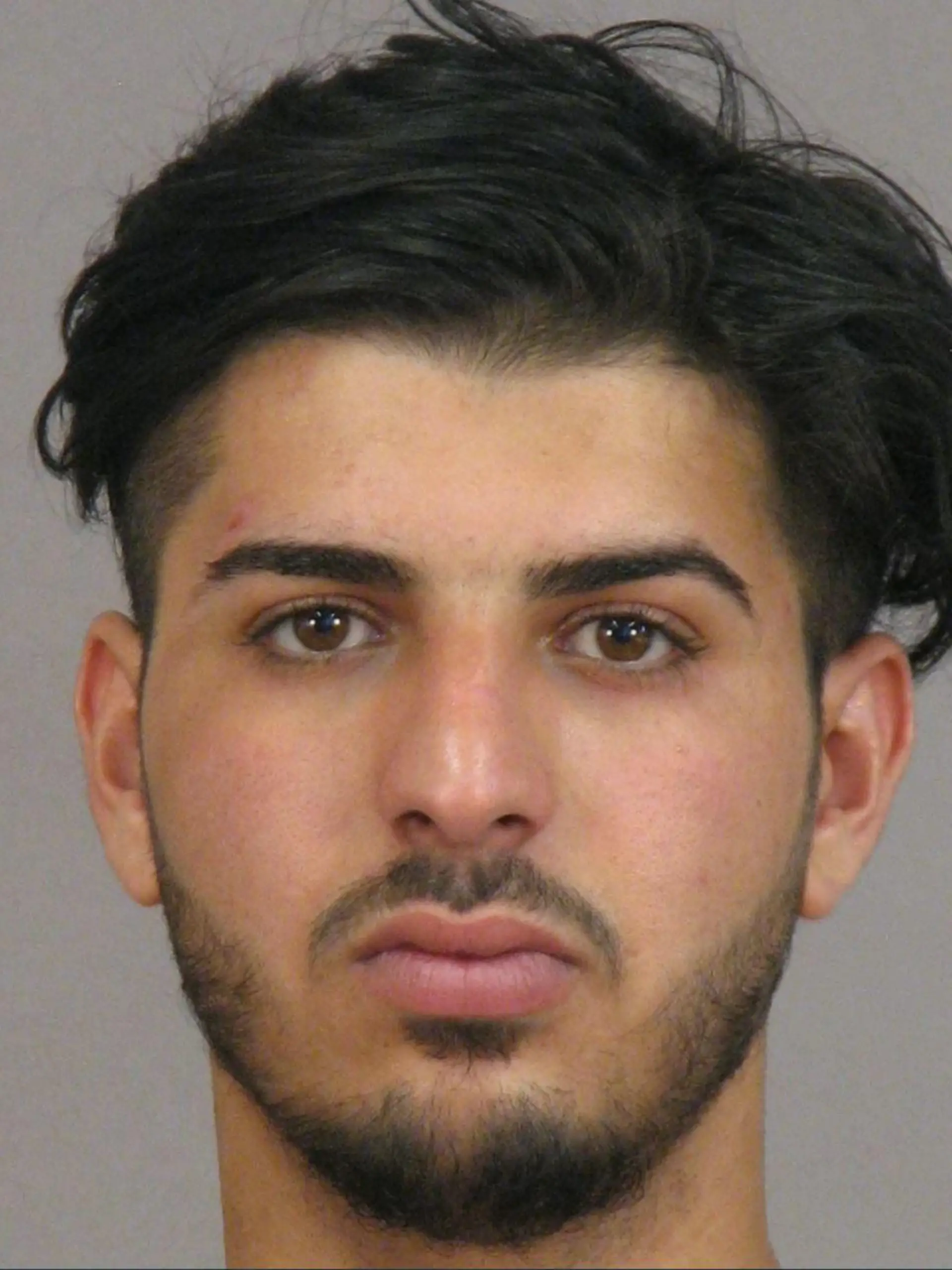 Die Polizei und die Staatsanwaltschaft Regensburg suchen den 24-jährigen Sajjad Alkhafaji.