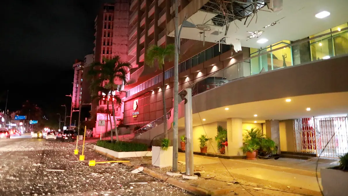 View of the damages to buildings at the hotels area due to the 6.9-magnitude earthquake that originated in the port of Acapulco, Mexico, 07 September 2021. An earthquake of magnitude 6.9 was felt on Tuesday and triggered alarms in the capital, with no casualties or material damage reported so far. EFE / David Guzmn A 6.9 magnitude earthquake is felt in Mexico City ACHTUNG: NUR REDAKTIONELLE NUTZUNG PUBLICATIONxINxGERxSUIxAUTxONLY Copyright: xDavidxGuzmnx MEX883 20210908-df24222f1ec70a2fc028e4e1cf5373d41a7c6c97