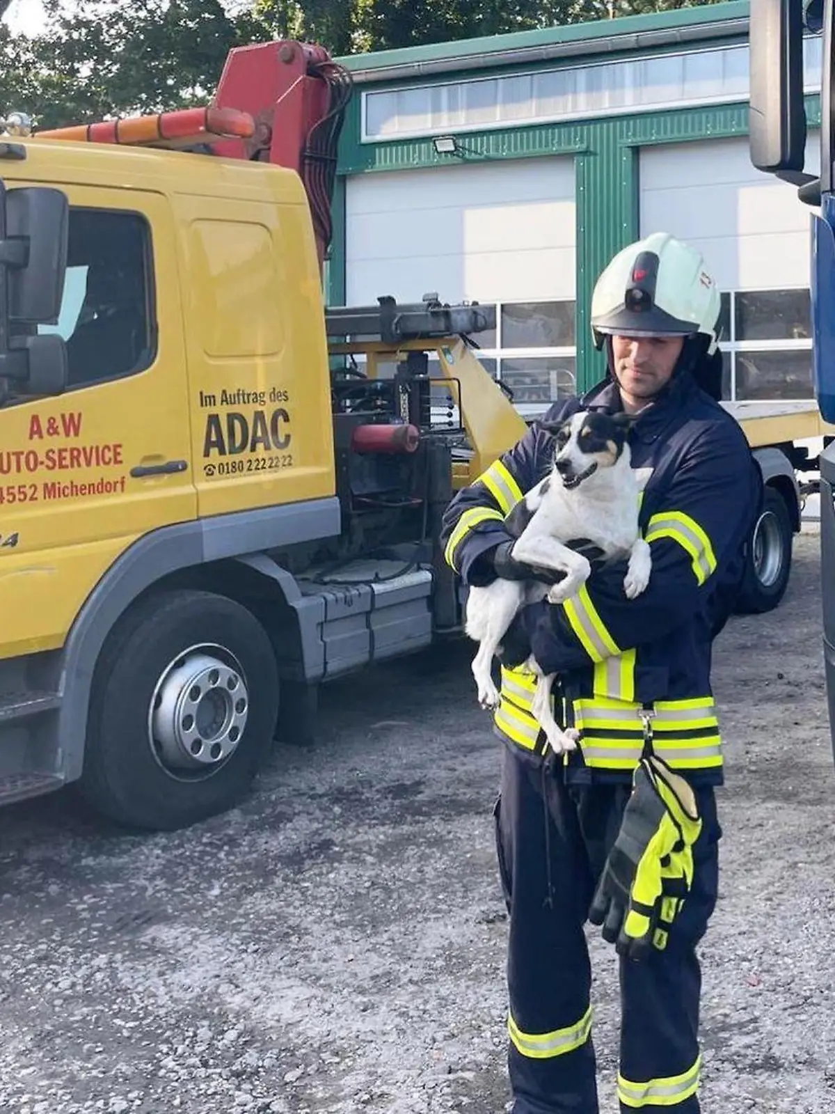 Michendorf Rettung Hund aus Lkw