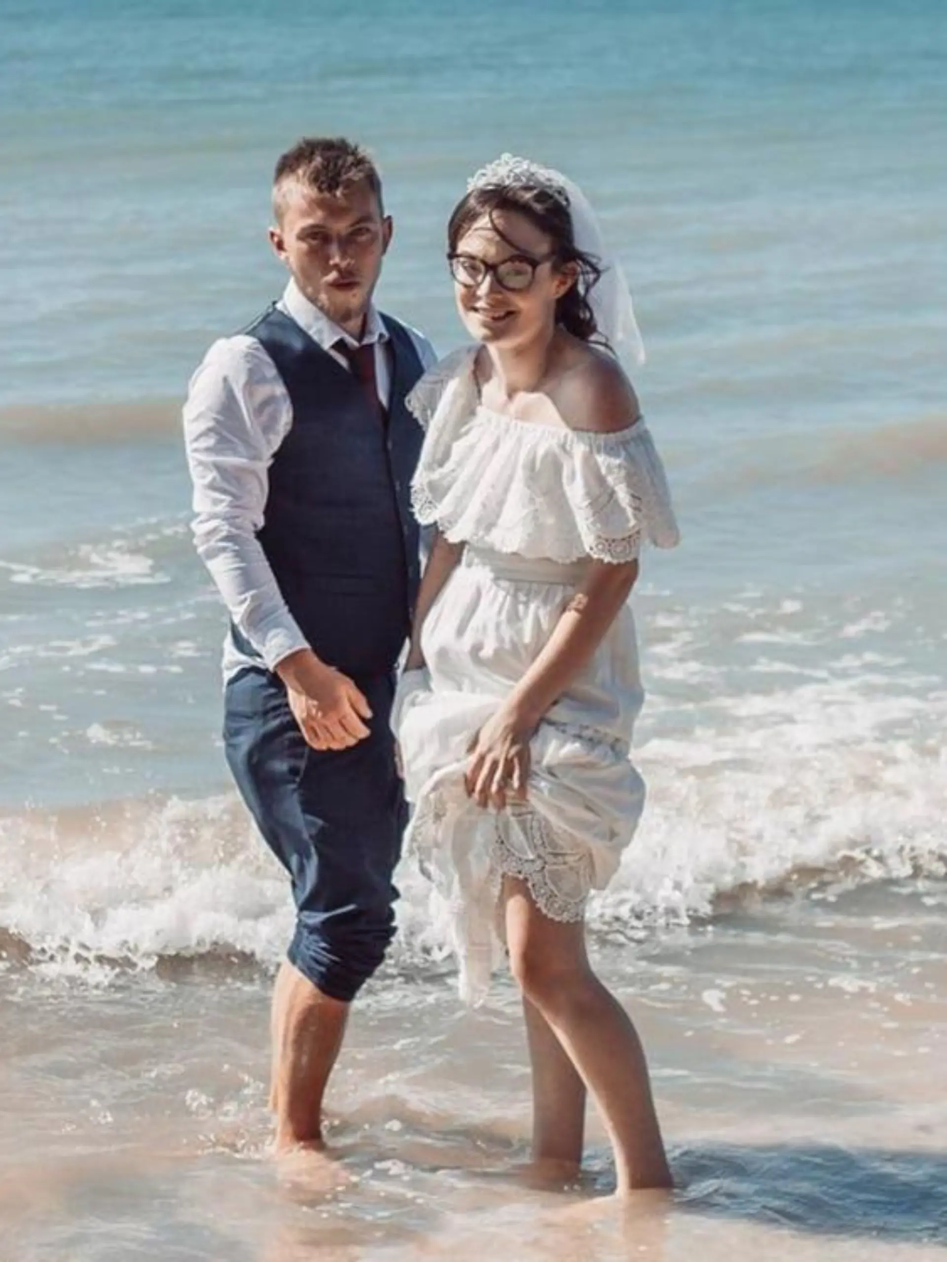 Ein Jahr lang erklärte ihr Arzt Gemma Malins, dass die dicken Knubbel unter ihrer Haut nur Fett seien - erst ein neuer Arzt erkannte sie als Tumore. Da hatte der Krebs schon längst gestreut.