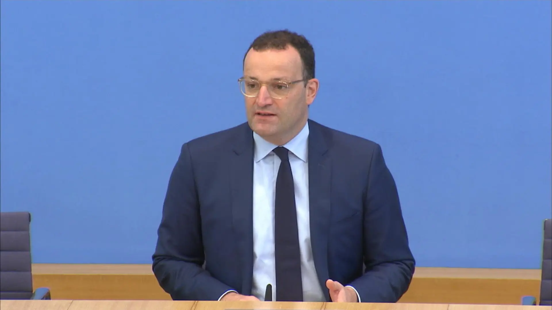"Es ist auch eine Entscheidung, die andere betrifft" Spahn wirbt fürs Impfen