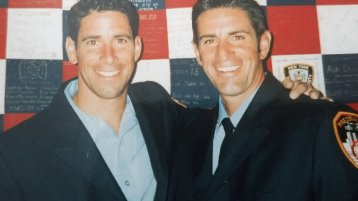 Ex-FDNY-Feuerwehrmann John Morabito, überzogen von Staub am Ground Zero.