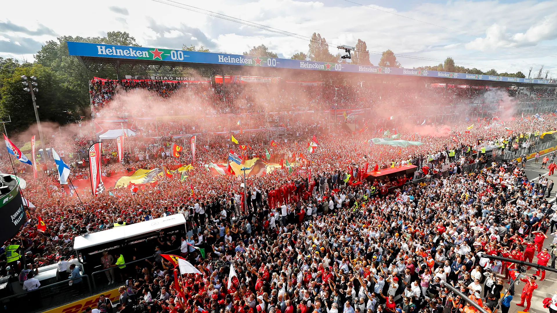 AUTODROMO NAZIONALE MONZA, ITALY - SEPTEMBER 08: Tifosi on the track during the Italian GP at Autodromo Nazionale Monza on September 08, 2019 in Autodromo Nazionale Monza, Italy. (Photo by Steven Tee / LAT Images)