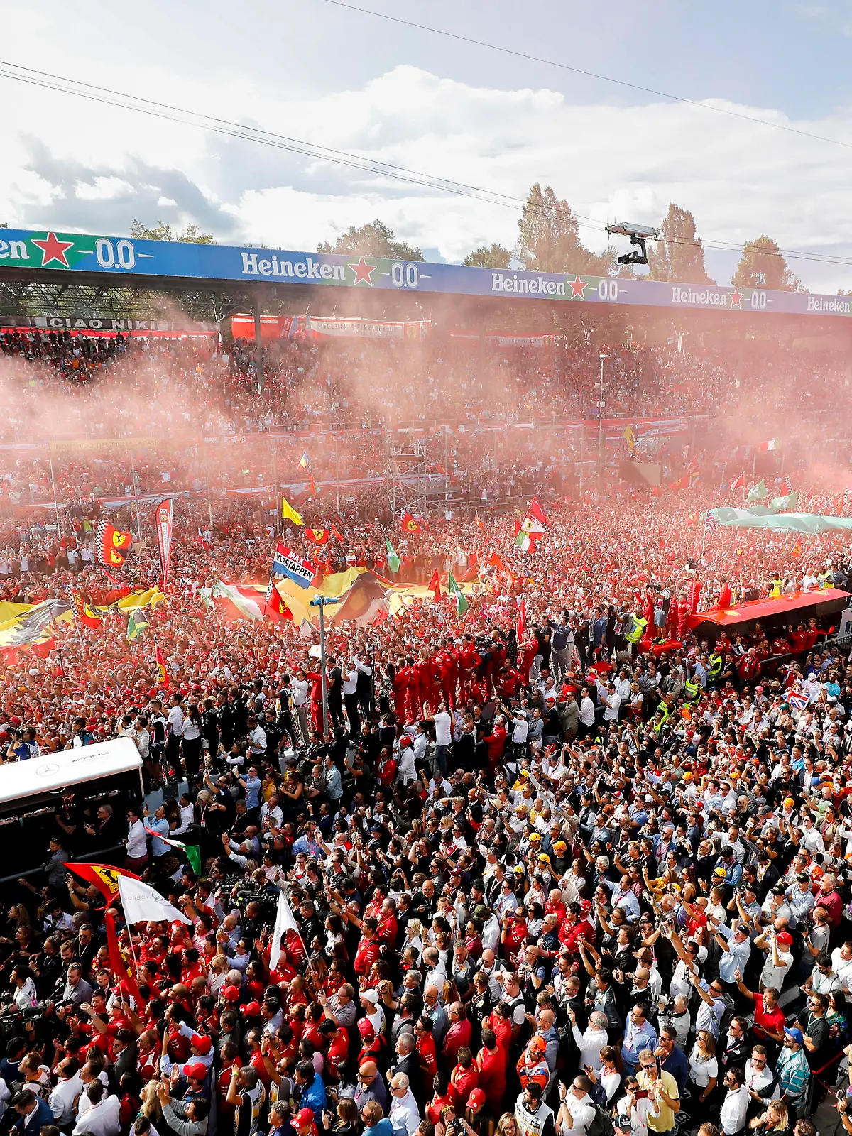 AUTODROMO NAZIONALE MONZA, ITALY - SEPTEMBER 08: Tifosi on the track during the Italian GP at Autodromo Nazionale Monza on September 08, 2019 in Autodromo Nazionale Monza, Italy. (Photo by Steven Tee / LAT Images)