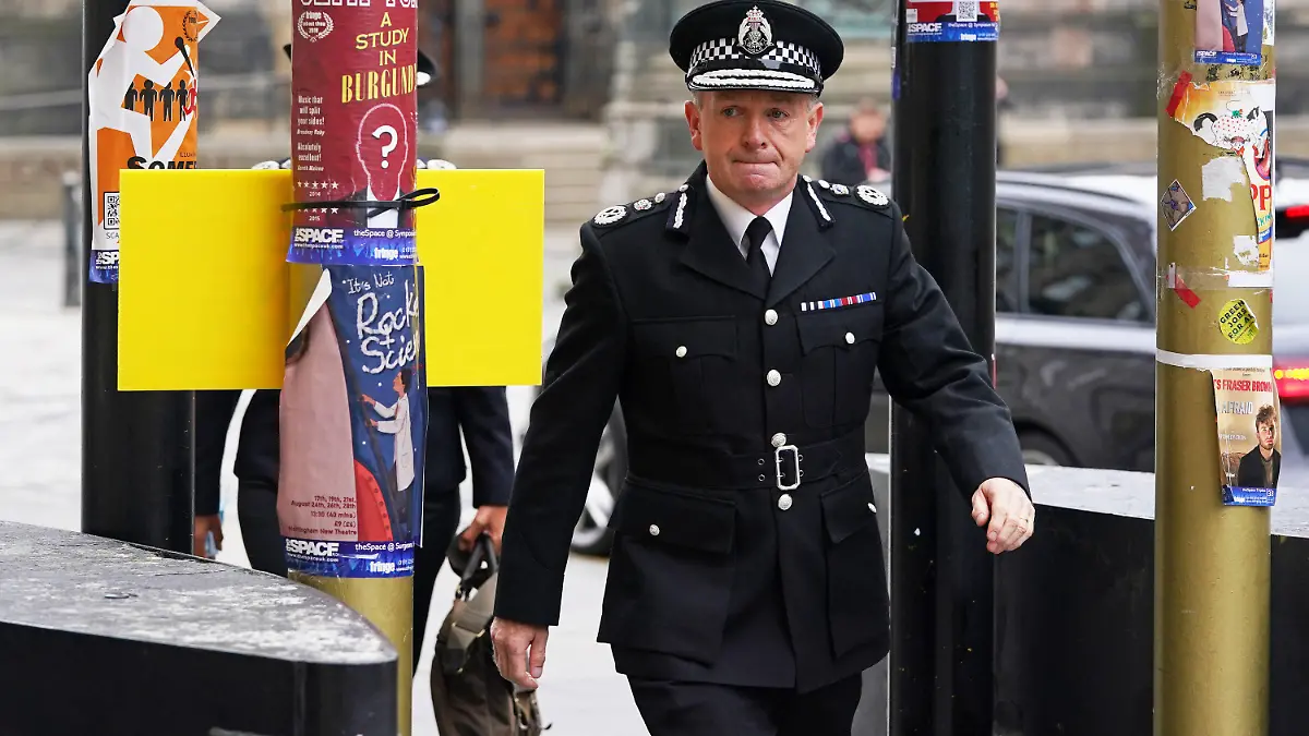 07.09.2021, Großbritannien, Edinburgh: Iain Livingstone, Polizeipräsident, kommt zu einer Anhörung, im Prozess um einen tödlichen Unfall auf der M9, vor dem High Court. Vor einem Gericht in Edinburgh gaben die Verantwortlichen zu, dass Fehler im System der Polizei entscheidend dazu beigetragen hätten, dass die junge Mutter ums Leben kam. Die Polizei hatte nach einem Notruf erst drei Tage später reagiert. Die damals 25-jährige Frau war infolge eines Autobahnunfall im Krankenhaus gestorben, nachdem sie tagelang unentdeckt im Unfallauto gelegen hatte. Foto: Andrew Milligan/PA Wire/dpa +++ dpa-Bildfunk +++