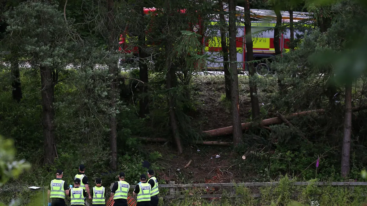 Police missed crash for three days. Police officers search the scene at Junction 9 of the M9 after a car was discovered yesterday off the road with the driver dead and passenger still alive. An investigation has been launched into the police failure to follow up a report of the crash which killed John Yuill, 28, and left 25-year-old Lamara Bell critically injured in hospital. Picture date: Thursday July 9, 2015. . See PA story POLICE Couple. Photo credit should read: Andrew Milligan/PA Wire URN:23510697
