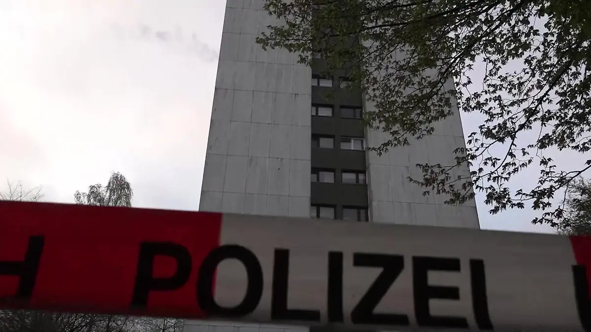 Tödlicher Balkonsturz – Opfer war erst 15 Jahre alt! Aus dem achten Stock