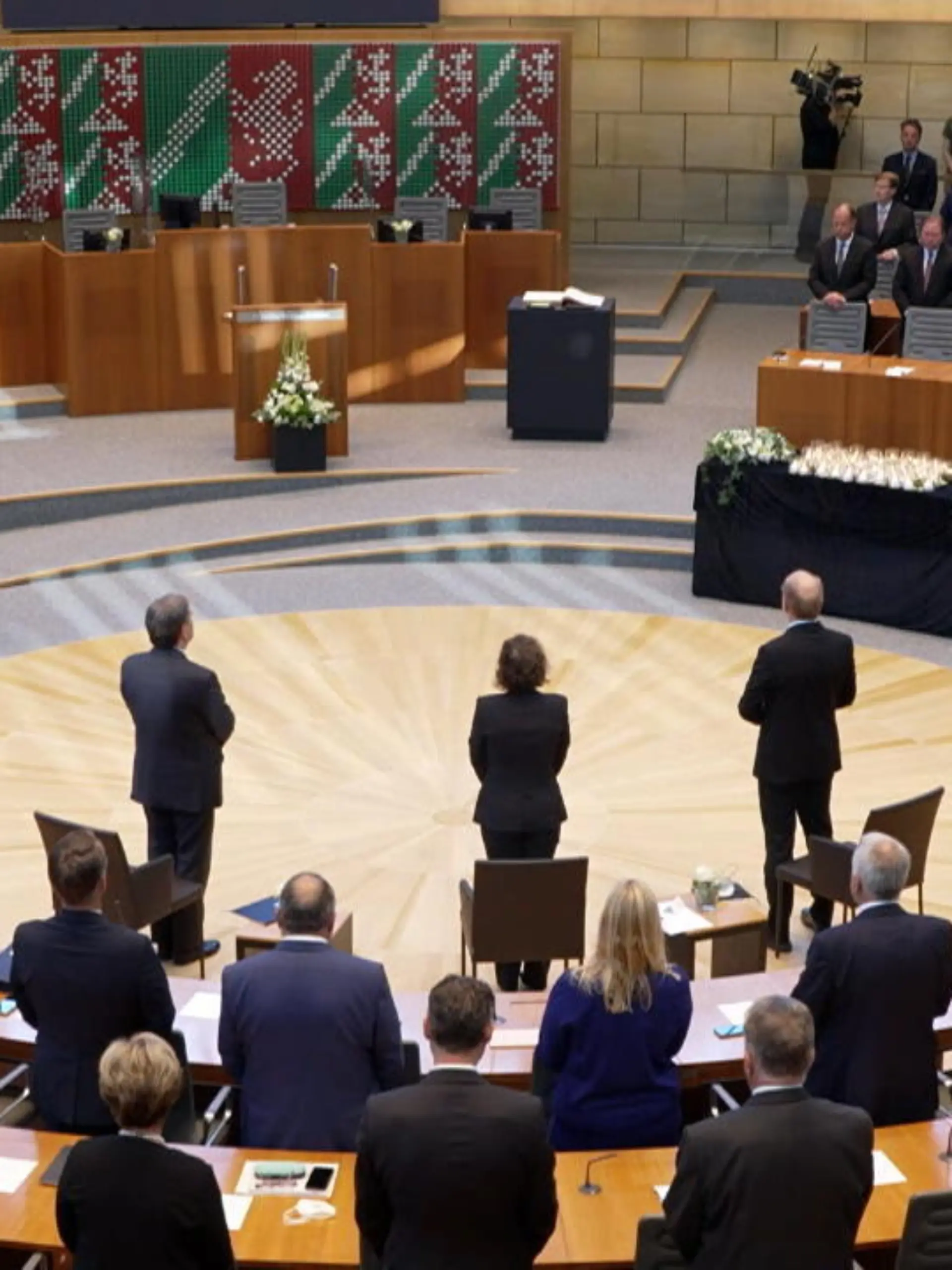 Bild zu: "NRW-Landtag gedenkt Opfer"