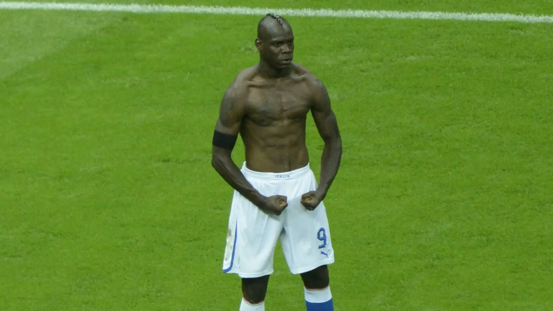 WARSAW, June 28, 2012 -- Mario Balotelli of Italy celebrates after scoring during the semifinal match between Germany and Italy at the Euro 2012 football championships in Warsaw, Poland, June 28, 2012. (Xinhua/Wu Wei) (jyc) POLAND-WARSAW-EURO 2012 FOOTBALL CHAMPIONSHIPS-SEMIFINAL-GERMANY VS ITALY PUBLICATIONxNOTxINxCHN
Warsaw June 28 2012 Mario Balotelli of Italy Celebrates After Scoring during The Semi-finals Match between Germany and Italy AT The Euro 2012 Football Championships in Warsaw Poland June 28 2012 Xinhua Wu Wei jyc Poland Warsaw Euro 2012 Football Championships Semi-finals Germany vs Italy PUBLICATIONxNOTxINxCHN