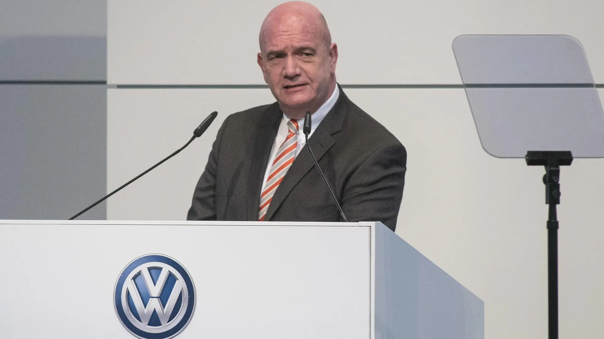  VW, Betriebsversammlung. Bernd Osterloh spricht.  VW-Betriebsversammlung 2016