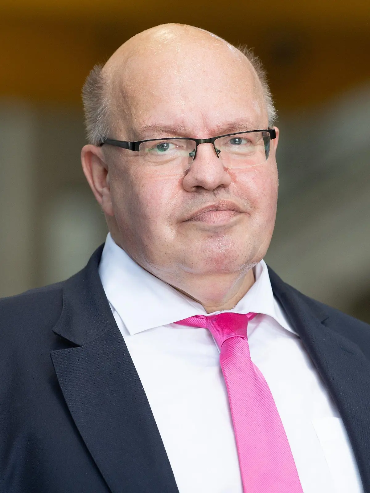 ARCHIV - 17.06.2021, Sachsen, Görlitz: Peter Altmaier (CDU), Bundesminister für Wirtschaft und Energie, steht in einer Halle für die Endmontage von Siemens Energy. Altmaier ist am Montagabend (06.09.2021) nach Informationen der Deutschen Presse-Agentur mit einem Notarzt in ein Berliner Krankenhaus gebracht worden. Er ist aktuell in ärztlicher Behandlung, wie die dpa erfuhr. Foto: Sebastian Kahnert/dpa-Zentralbild/dpa +++ dpa-Bildfunk +++