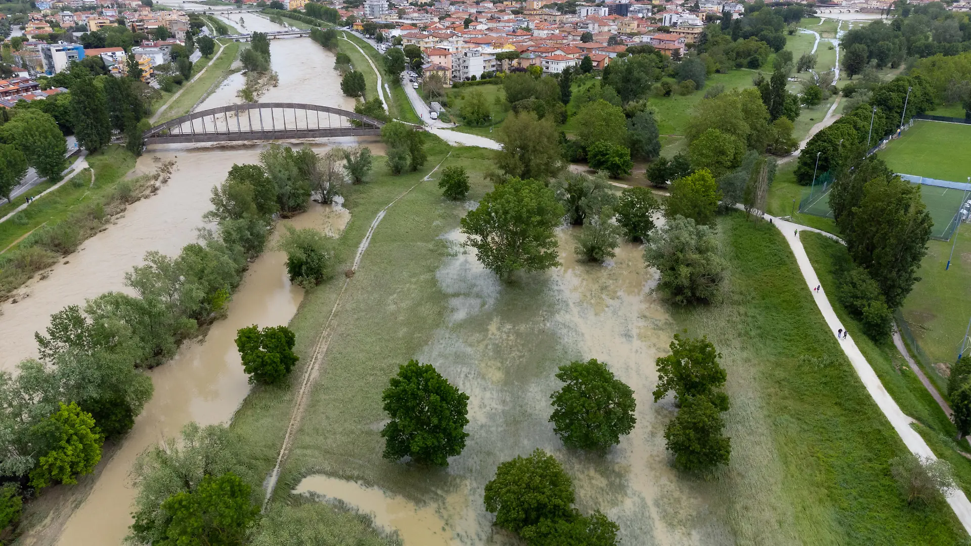 (230517) -- RIMINI (ITALY), May 17, 2023 (action press/Xinhua) -- Aerial photo taken on May 17, 2023 shows a flooded area in Rimini, Emilia-Romagna region, Italy. At least eight people have died and 12,000 were forced to flee their homes on Tuesday and Wednesday after torrential rainfall caused flash floods in and around Italy's Emilia-Romagna region. (action press/Xinhua) / action press
