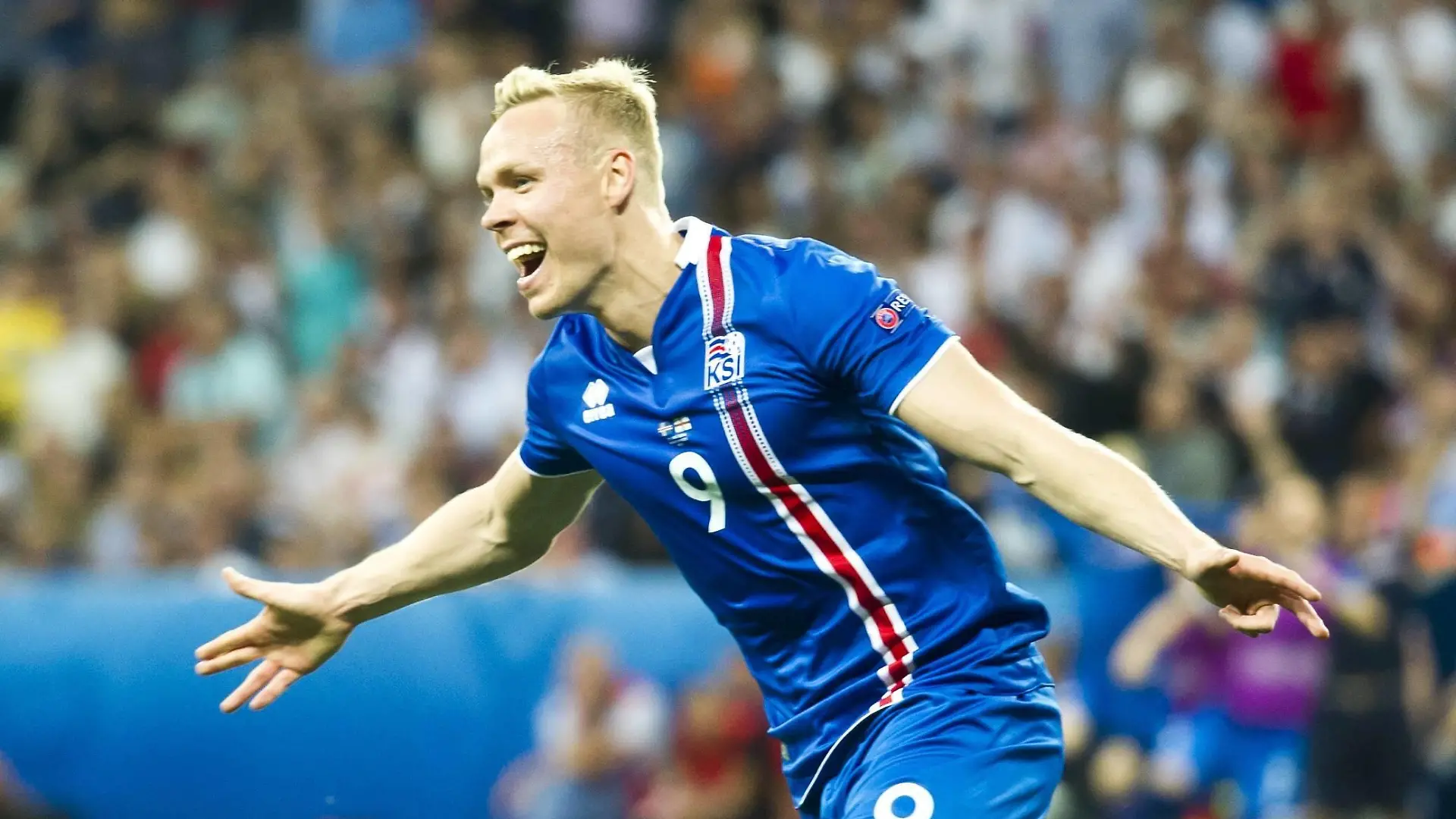 EURO 2016, England - Island Football - 2016 European Championships, Nationalteam, Euro 2016 - Round of 16: England v Iceland Kolbeinn Sigthorsson of Iceland celebrates scoring his team s second goal.... at the Allianz Riviera, Nice.. COLORSPORT/WINSTON BYNORTH PUBLICATIONxNOTxINxUK
Euro 2016 England Iceland Football 2016 European Championships National team Euro 2016 Round of 16 England v Iceland Kolbeinn Sigthorsson of Iceland Celebrates Scoring His team s Second Goal AT The Alliance Riviera Nice Color Sports Winston byNorth PUBLICATIONxNOTxINxUK