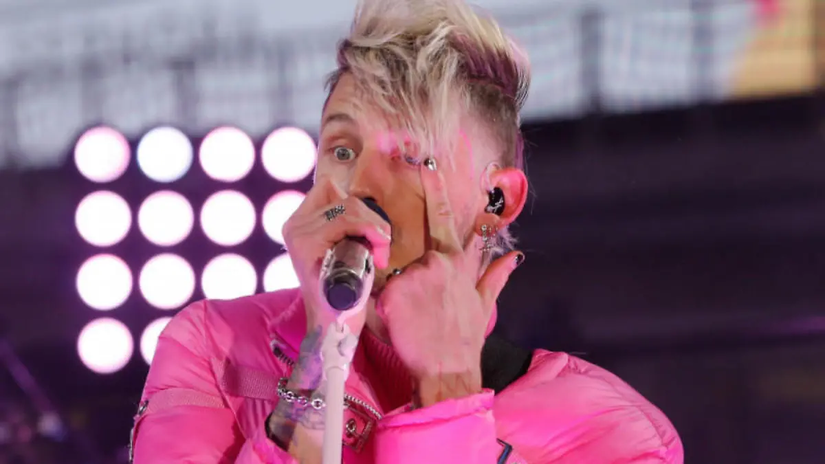 Machine Gun Kelly: Ein Parkplatzwächter bezichtigt ihn wegen angeblicher Körperverletzung