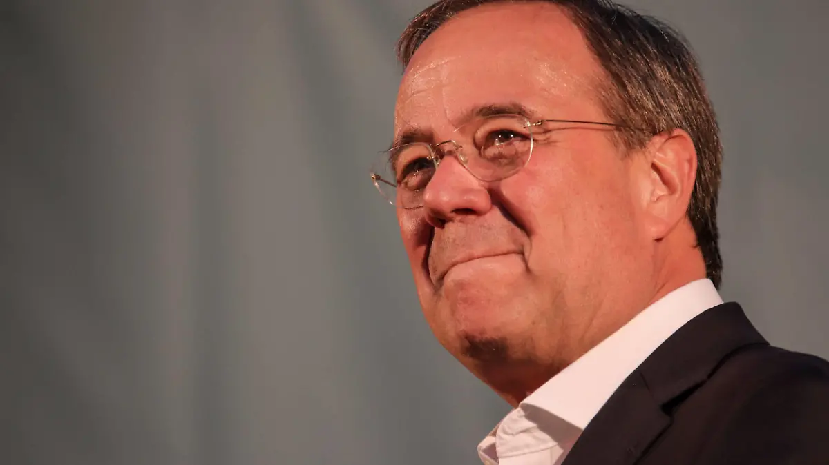 Armin Laschet, 05.09.2021, Baden-Württemberg, Essingen: Armin Laschet, Kanzlerkandidat der Union und Vorsitzender der CDU, spricht während einer Wahlkampfveranstaltung im Essinger Schlossgarten. Essingen Baden-Württemberg Deutschland Essingen *** Armin Laschet, 05 09 2021, Baden Württemberg, Essingen Armin Laschet, candidate for chancellor of the CDU/CSU and chairman of the CDU, speaks during an election campaign event in the Essingen castle garden Essingen Baden Württemberg Germany Essingen Copyright: x xonw-imagesx/xChristianxWiedigerx 