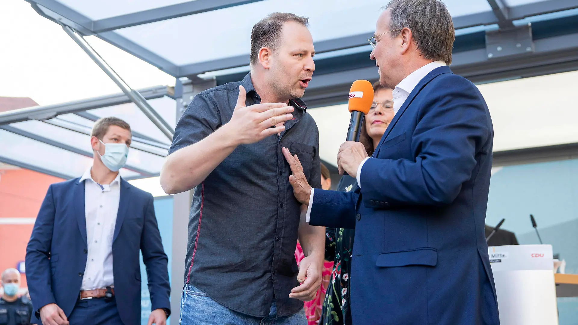 Querdenker Thomas Brauner und Armin Laschet bei einer Wahlkampfveranstaltung der CDU auf dem Erfurter Anger. Erfurt, 03.09.2021 *** Lateral thinkers Thomas Brauner and Armin Laschet at an election campaign event of the CDU on the Erfurt Anger Erfurt, 03 09 2021 Foto:xM.xKremerx/xFuturexImage