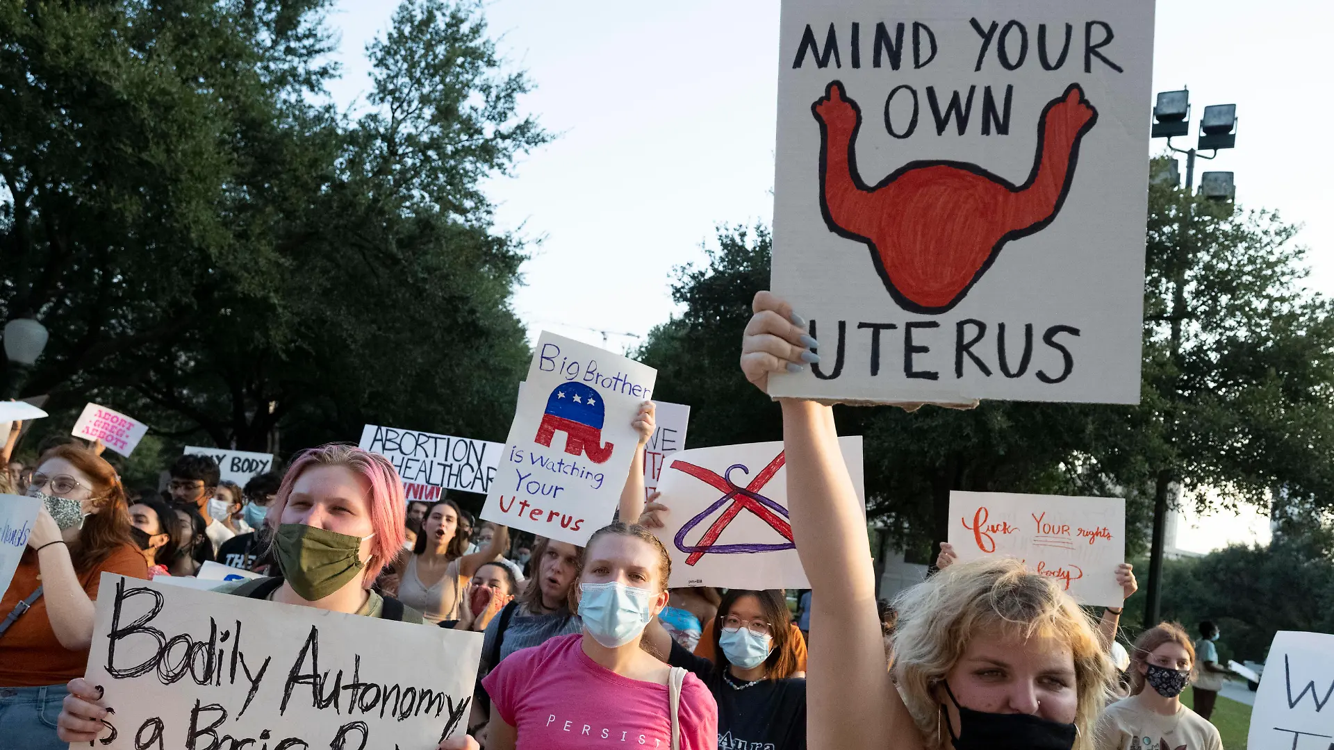 September 1, 2021, Austin, TX, United States: University of Texas women rally at the Texas Capitol to protest Governor Greg Abbott s signing of the nation s strictest abortion law that makes it a crime to abort a fetus after six weeks, or when a heartbeat is detected. Abbott signed the law Wednesday, Sept. 1st, 2021. Austin United States - ZUMAd150 20210901_znp_d150_015 Copyright: xBobxDaemmrichx