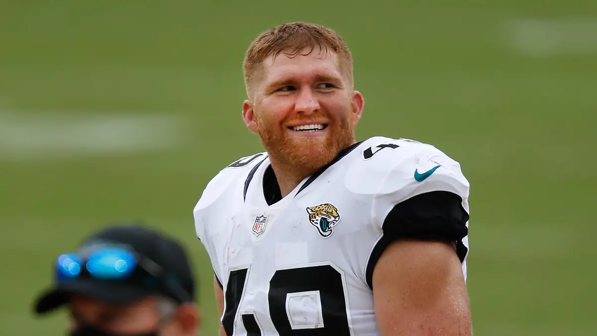 NFL, American Football Herren, USA Indianapolis Colts at Jacksonville Jaguars, Sep 13, 2020 Jacksonville, Florida, USA Jacksonville Jaguars running back Bruce Miller 49 walks on the bench during the second half against the Indianapolis Colts at TIAA Bank Field. Mandatory Credit: Reinhold Matay-USA TODAY Sports, 13.09.2020 15:02:37, 14937255, Indianapolis Colts, Bruce Miller, NFL, Jacksonville Jaguars, TIAA Bank Field PUBLICATIONxINxGERxSUIxAUTxONLY Copyright: xReinholdxMatayx 14937255