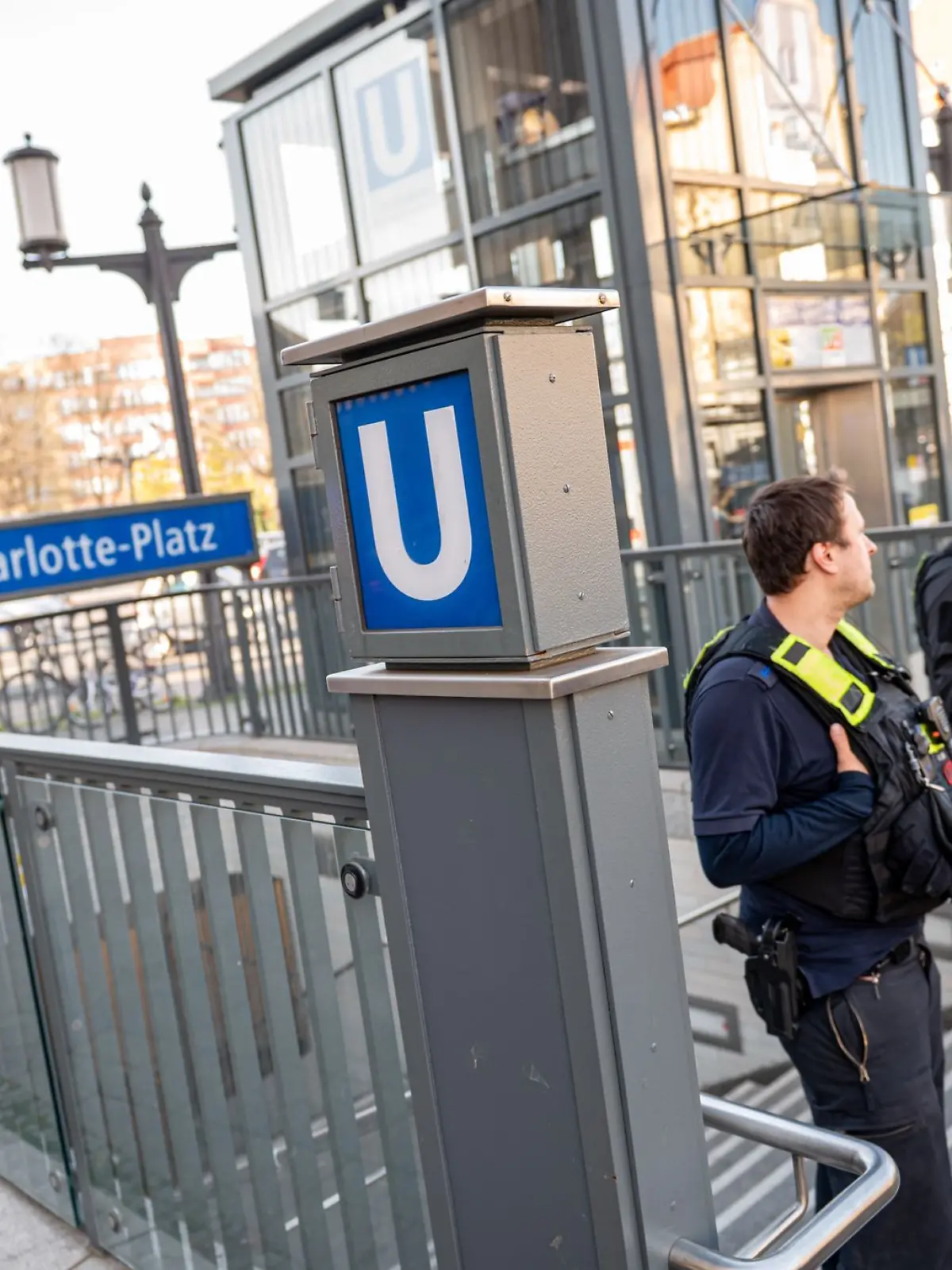 Bild zu: "Überwachungsvideo aufgetaucht! Streit in der U-Bahn eskalierte innerhalb von Sekunden "