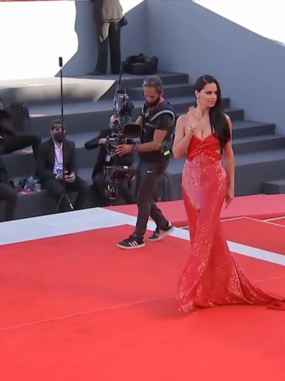 Bild zu: "Adriana Lima bei den Filmfestspielen in Venedig"