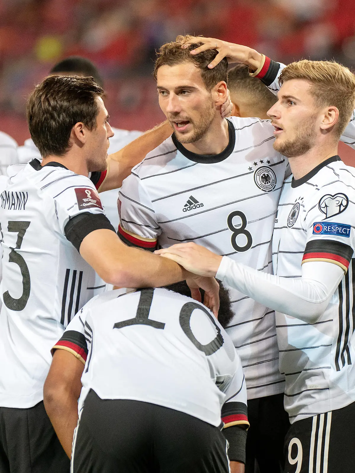 Torjubel des Torschützen Serge Gnabry GER, Jubel und Freude bei Marco Reus, Jonas Hofmann, Leon Goretzka, Timo Werner und Leroy Sane GER. Deutschland, Stuttgart, 05.09.2021, Fussball, Nationalmannschaft, WM Qualifikation: Deutschland vs Armenien, Saison 2021/2022, 5. Spieltag, Mercedes-Benz Arena Foto: A2 Bildagentur/Peter Hartenfelser *** Goalscorer Serge Gnabry GER , cheers and joy from Marco Reus, Jonas Hofmann, Leon Goretzka, Timo Werner and Leroy Sane GER Germany, Stuttgart, 05 09 2021, football, national team, world cup qualifier Germany vs Armenia, 2021 2022 season, matchday 5, Mercedes Benz Arena Foto A2 Bildagentur Peter Hartenfelser 