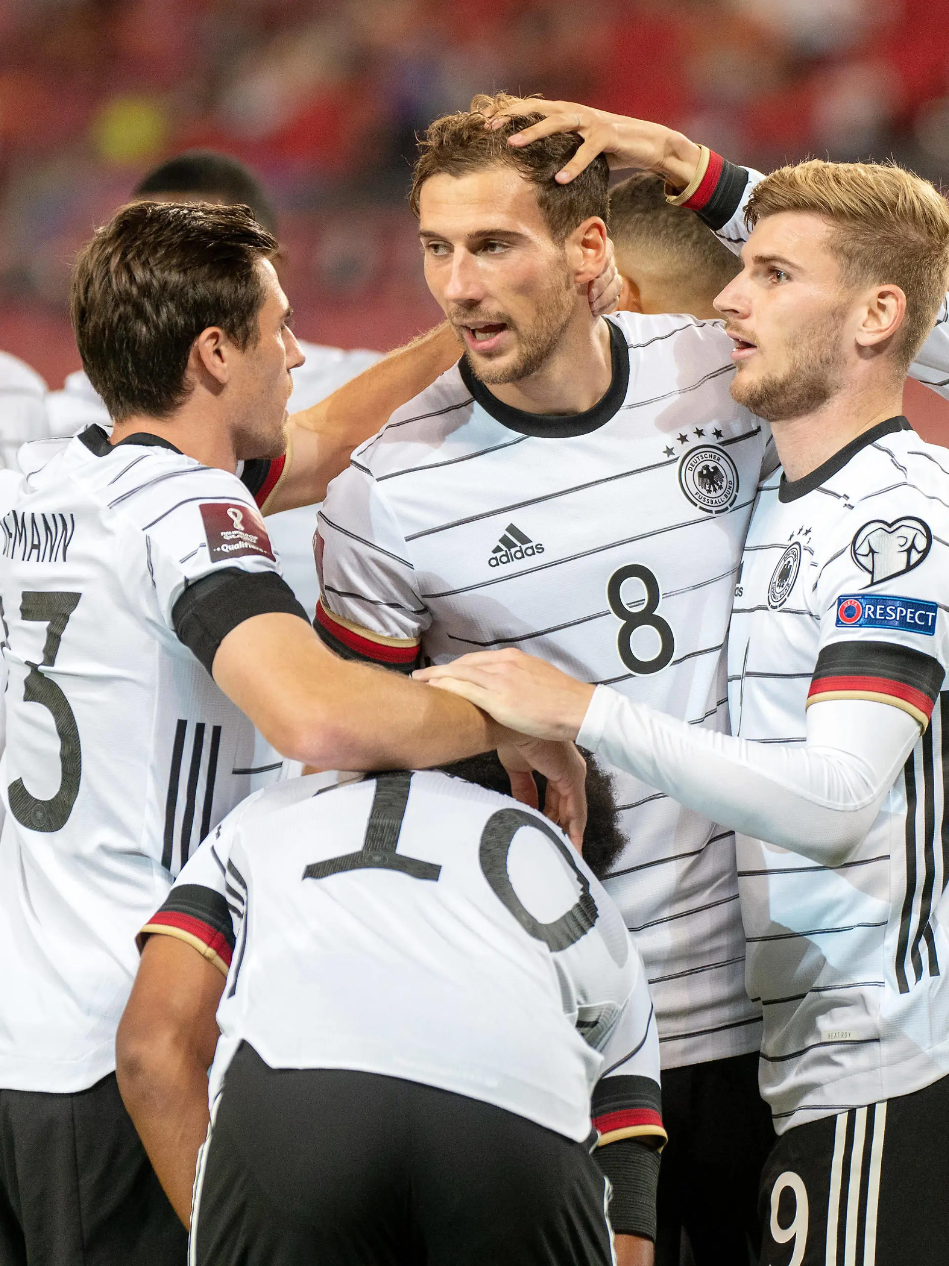 Torjubel des Torschützen Serge Gnabry GER, Jubel und Freude bei Marco Reus, Jonas Hofmann, Leon Goretzka, Timo Werner und Leroy Sane GER. Deutschland, Stuttgart, 05.09.2021, Fussball, Nationalmannschaft, WM Qualifikation: Deutschland vs Armenien, Saison 2021/2022, 5. Spieltag, Mercedes-Benz Arena Foto: A2 Bildagentur/Peter Hartenfelser *** Goalscorer Serge Gnabry GER , cheers and joy from Marco Reus, Jonas Hofmann, Leon Goretzka, Timo Werner and Leroy Sane GER Germany, Stuttgart, 05 09 2021, football, national team, world cup qualifier Germany vs Armenia, 2021 2022 season, matchday 5, Mercedes Benz Arena Foto A2 Bildagentur Peter Hartenfelser 