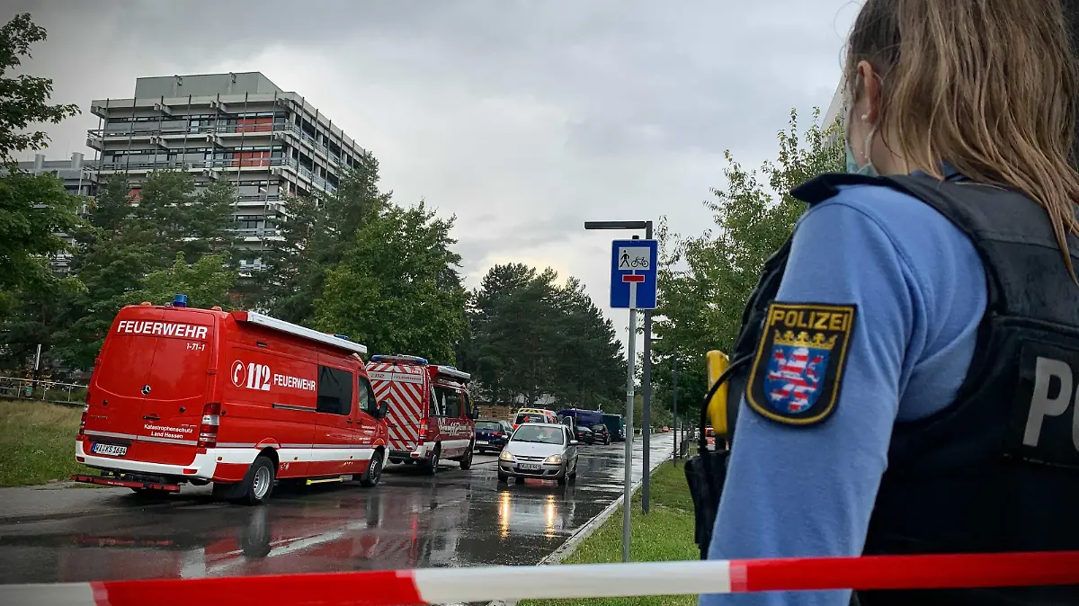 Hessen: Die Polizei sperrt ein Gebäude der TU Darmstadt ab, nachdem es dort Vergiftungsfälle gegeben hat