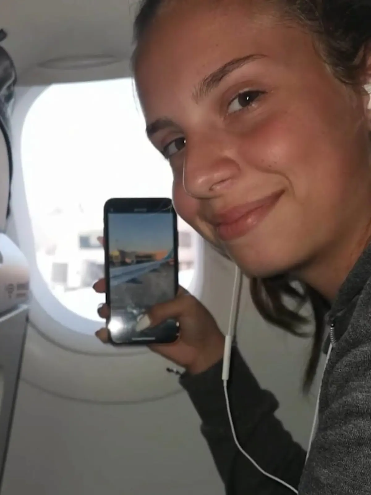Für Selina Schäfer wird der erhoffte Traumurlaub in der Türkei zum Albtraum – nach einem positiven PCR-Test sitzt sie bereits seit zehn Tagen in Hotel-Quarantäne. Danach ist der nächste Test wieder positiv, weitere zehn Tage in Isolation? Zweimal Quarantäne hintereinander? Selina hat Zweifel an dem Testergebnis. So ergeht es einigen Urlauber in diesem Sommer. Weil sie befürchteten, ihre Tests könnten falsch oder gar manipuliert sein, wurden sie selbst aktiv. Sie berichten bei uns, wie schwierig das war. Und unser Reise-Experte Ralf Benkö gibt Tipps, wie Sie in dieser Situation reagieren können. Was die Urlauber erlebten, sehen Sie im Video.