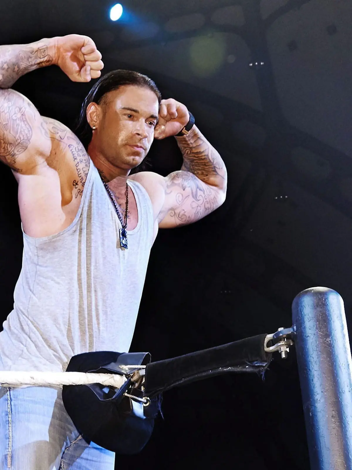 epa04492114 A handout picture provided by WWE of former german national goal keeper Tim Wiese posing during a wrestling event in Frankfurt/Main, Germany, 15 November 2014. EPA/Affonso Gavinha / WWE / HO (ATTENTION: IMAGE FOR EDITORIAL USE ONLY BY MENTIONTIONING THE SOURCE: Affonso Gavinha/WWE) EDITORIAL USE ONLY HANDOUT +++(c) dpa - Bildfunk+++