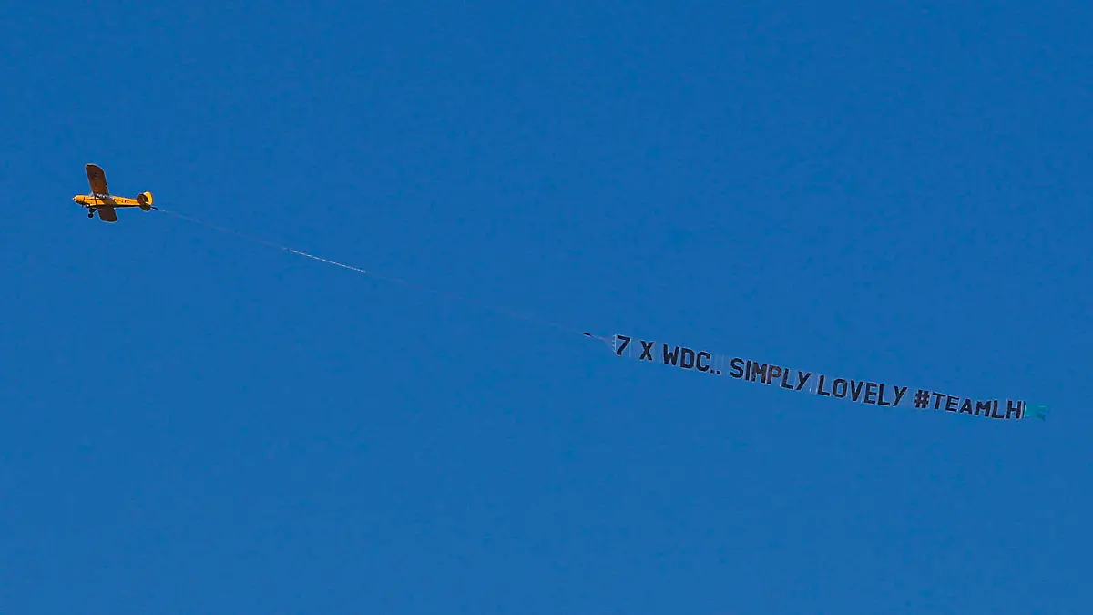 Formula 1 2021: Dutch GP CIRCUIT ZANDVOORT, NETHERLANDS - SEPTEMBER 03: A Piper J3 Cub banner towing aircraft tows a message for Sir Lewis Hamilton, Mercedes during the Dutch GP at Circuit Zandvoort on Friday September 03, 2021 in North Holland, Netherlands. Photo by Zak Mauger / LAT Images Images PUBLICATIONxINxGERxSUIxAUTxHUNxONLY GP2113_101948_56I1012 