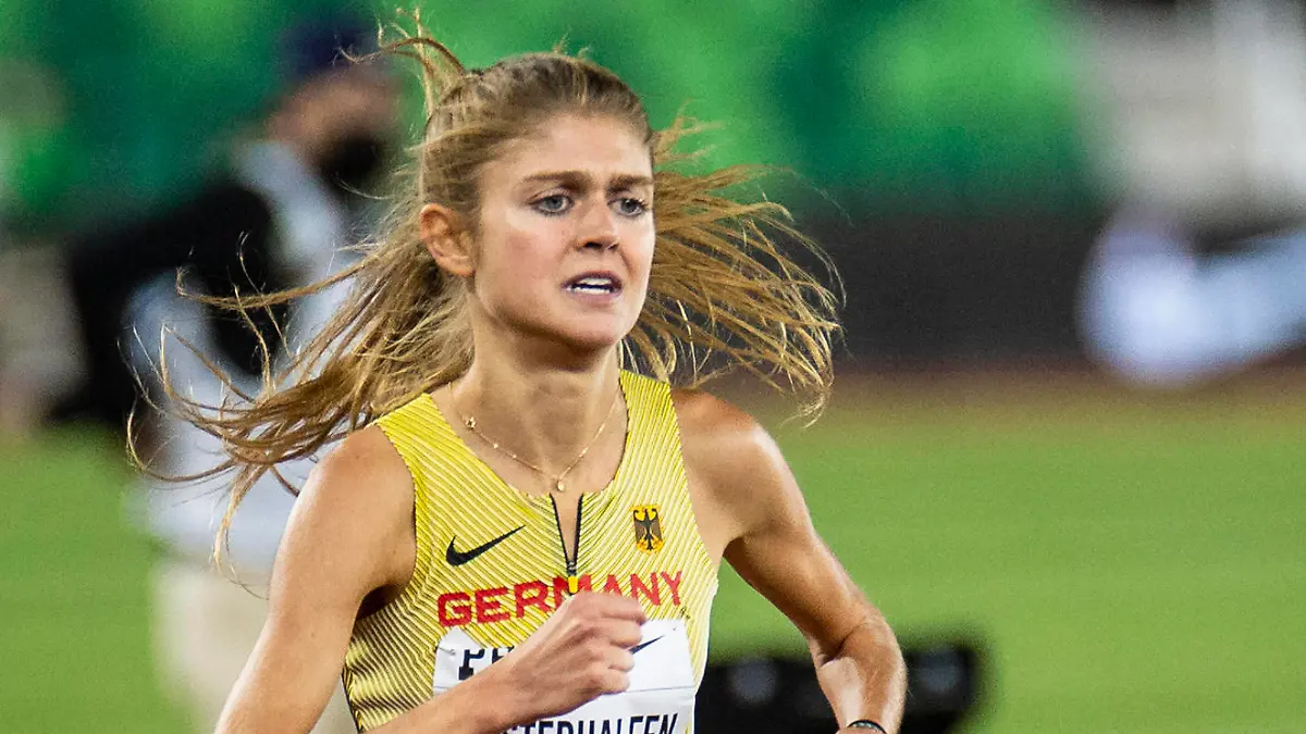 August 20, 2021 Eugene OR USA: Konstanze Klosterhalfen runs the womens 2 mile during the Nike Prefontaine Classic night session at Hayward Field Eugene, OR / CSM Eugene USA - ZUMAc04_ 20210820_zaf_c04_071 Copyright: xThurmanxJamesx