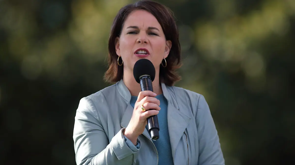 Kanzlerkandidatin Annalena Baerbock Bündnis 90/Die Grünen spricht während einer Wahlkampfveranstaltung auf dem Bassinplatz in Potsdam, 31. August 2021. Die Bundestagswahl findet am 26. September statt. Bundestagswahl 2021 *** Chancellor candidate Annalena Baerbock Bündnis 90 Die Grünen speaks during an election campaign event at Bassinplatz in Potsdam, 31 August 2021 The Bundestag election will be held on 26 September Bundestag election 2021 