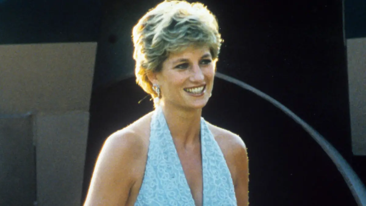 Prinzessin Diana am 28.06.1995 bei einer Dinner-Party im Garten der Serpentine Art-Galerie in London dessen Schirmherrin Diana ist.