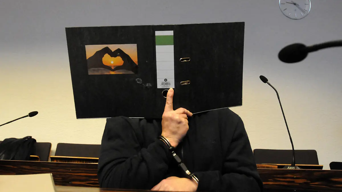 Germany, Freiburg - May 8, 2019 The trial against Bernhard Haase for the case of the missing German girl Maria H. / Bernhard Haase hides his face behind a folder, Freiburg court May 8, 2019 The case of the missing German girl Maria H. 13 Italian police has arrested Bernhard Haase 58. The 2 lived almost 5 years in Licata despite the man (Bernhard Haase) was wanted by the international police. They were lovers but they had declared themselves as father and daughter in the town of Licata / Sicily