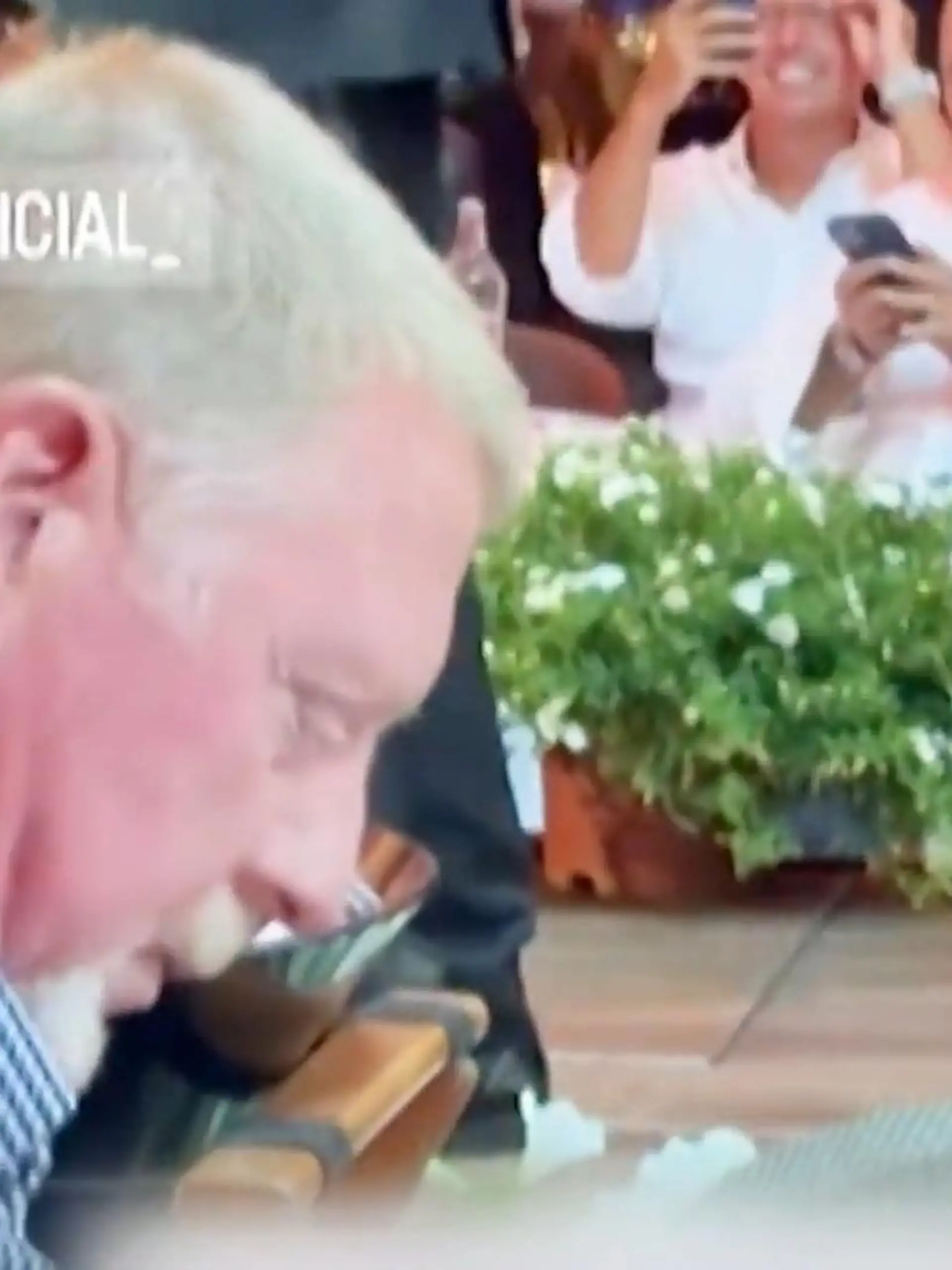 Boris Becker genießt Party-Abend in Italien