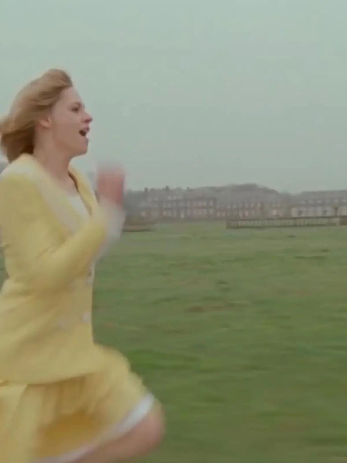 Der Hollywood-Blockbuster-Film „Spencer“ über das Leben von Lady Diana kommt bald in die Kinos, einen ersten Trailer gibt es schon. Viele Szenen wurden im Schlosshotel Kronberg gedreht, lange war die Filmcrew in Hessen zu Gast. Aber haben es alle Aufnahmen aus unserem Bundesland auch in den Film geschafft? Jens Prewo hat sich die ersten Bilder ganz genau angeschaut.