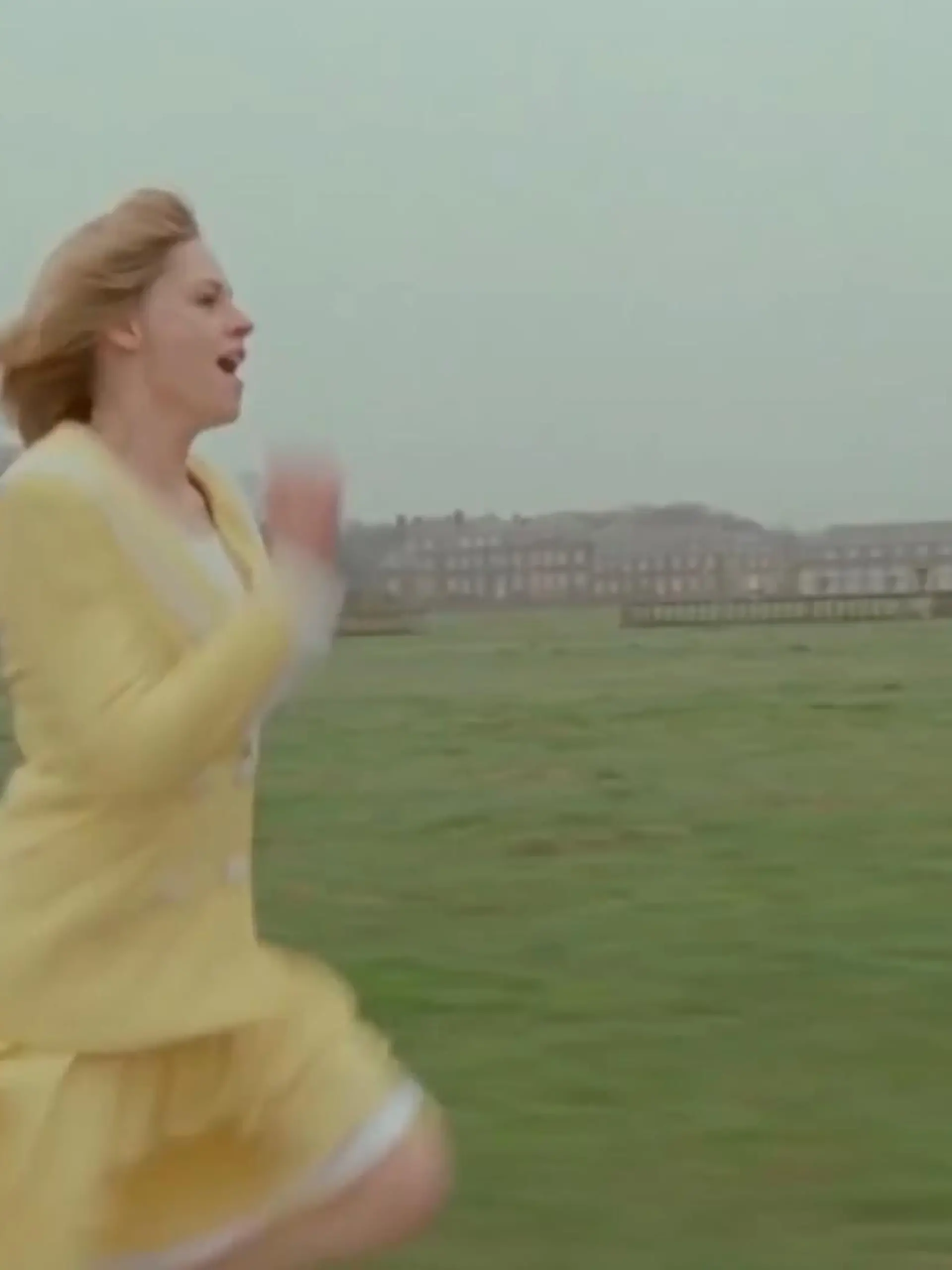 Der Hollywood-Blockbuster-Film „Spencer“ über das Leben von Lady Diana kommt bald in die Kinos, einen ersten Trailer gibt es schon. Viele Szenen wurden im Schlosshotel Kronberg gedreht, lange war die Filmcrew in Hessen zu Gast. Aber haben es alle Aufnahmen aus unserem Bundesland auch in den Film geschafft? Jens Prewo hat sich die ersten Bilder ganz genau angeschaut.