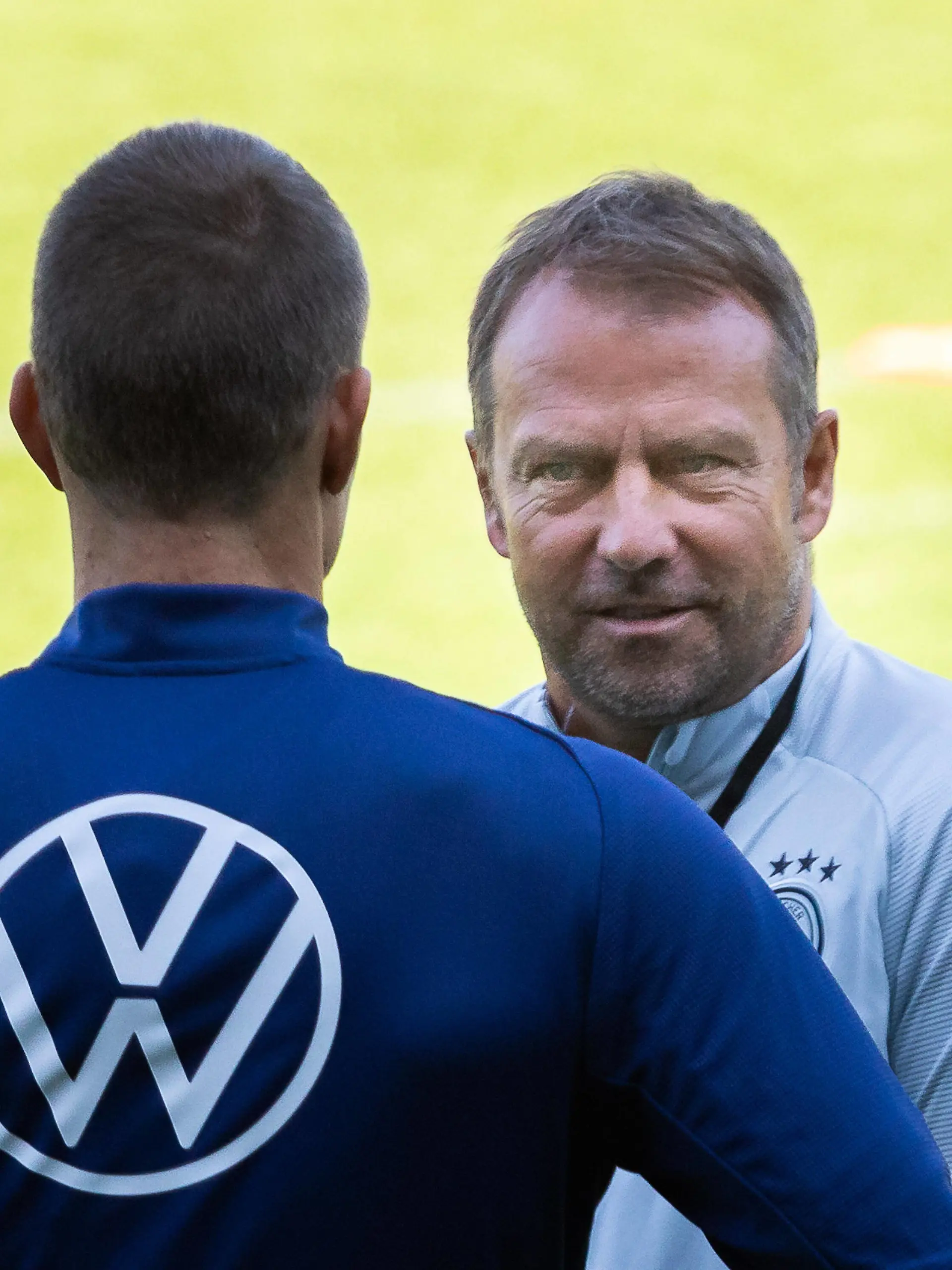  Bundestrainer Hansi Flick GER, die deutsche Nationalmannschaft beim Training in Stuttgart vor dem WM Qualifikationsspiel 2021, 01.09.2021, das DFB Team. DFB/DFL REGULATIONS PROHIBIT ANY USE OF PHOTOGRAPHS AS IMAGE SEQUENCES AND/OR QUASI-VIDEO Die deutsche Nationalmannschaft beim Training in Stuttgart, 01.09.2021 Stuttgart *** German national coach Hansi Flick GER, the German national team training in Stuttgart before the 2021 World Cup qualifier, 01 09 2021, the DFB team DFB DFL REGULATES PROHIBIT ANY USE OF PHOTOGRAPHS AS IMAGE SEQUENCES AND OR QUASI VIDEO The German national team training in Stuttgart, 01 09 2021 Stuttgart Copyright: xEibner-Pressefoto/RogerxBuerkex EP_EER