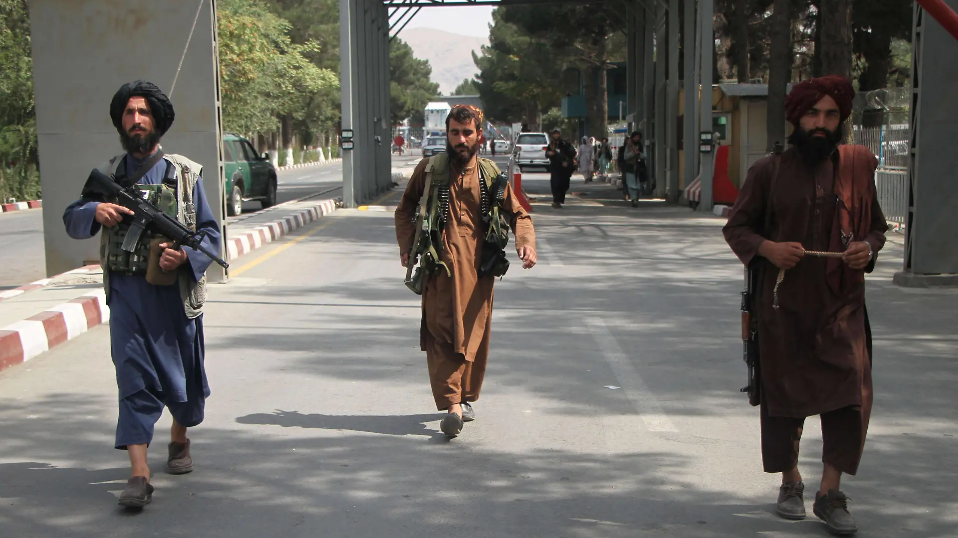 Afghanistan, Taliban am Flughafen in Kabul 210831 -- KABUL, Aug. 31, 2021 -- Taliban members are seen at Kabul airport in Kabul, capital of Afghanistan, Aug. 31, 2021. The U.S. Central Command announced Monday that the withdrawal of U.S. troops from Afghanistan has completed. Photo by /Xinhua AFGHANISTAN-KABUL-AIRPORT-U.S. WITHDRAWAL SaifurahmanxSafi PUBLICATIONxNOTxINxCHN