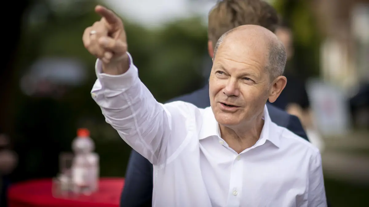 SPD Kanzlerkandidat und Bundesfinanzminister Olaf Scholz auf einer Wahlkampfveranstaltung in seinem Wahlkreis, hier in Teltow. 21.08.2021, Teltow Deutschland *** SPD candidate for Chancellor and Federal Minister of Finance Olaf Scholz at an election campaign event in his constituency, here in Teltow 21 08 2021, Teltow Germany Copyright: xThomasxKoehler/photothek.dex