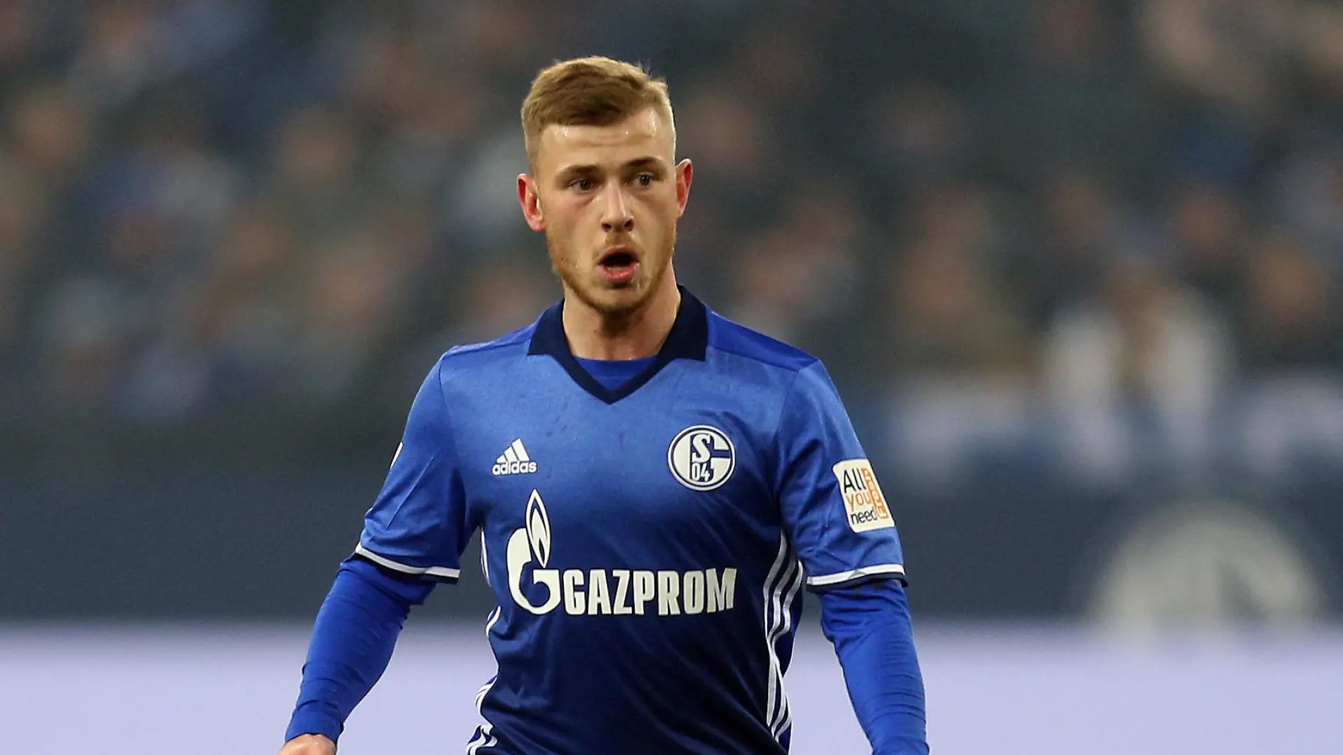 ARCHIV - 03.03.2018, Nordrhein-Westfalen, Gelsenkirchen: Fußball: Bundesliga, FC Schalke 04 - Hertha BSC, 25. Spieltag in der Veltins Arena. Max Meyer von Schalke läuft mit dem Ball. (zu dpa "Medien: Ex-Schalker Max Meyer vor Wechsel in die Premier League" vom 31.07.2018) Foto: Ina Fassbender/dpa +++ dpa-Bildfunk +++