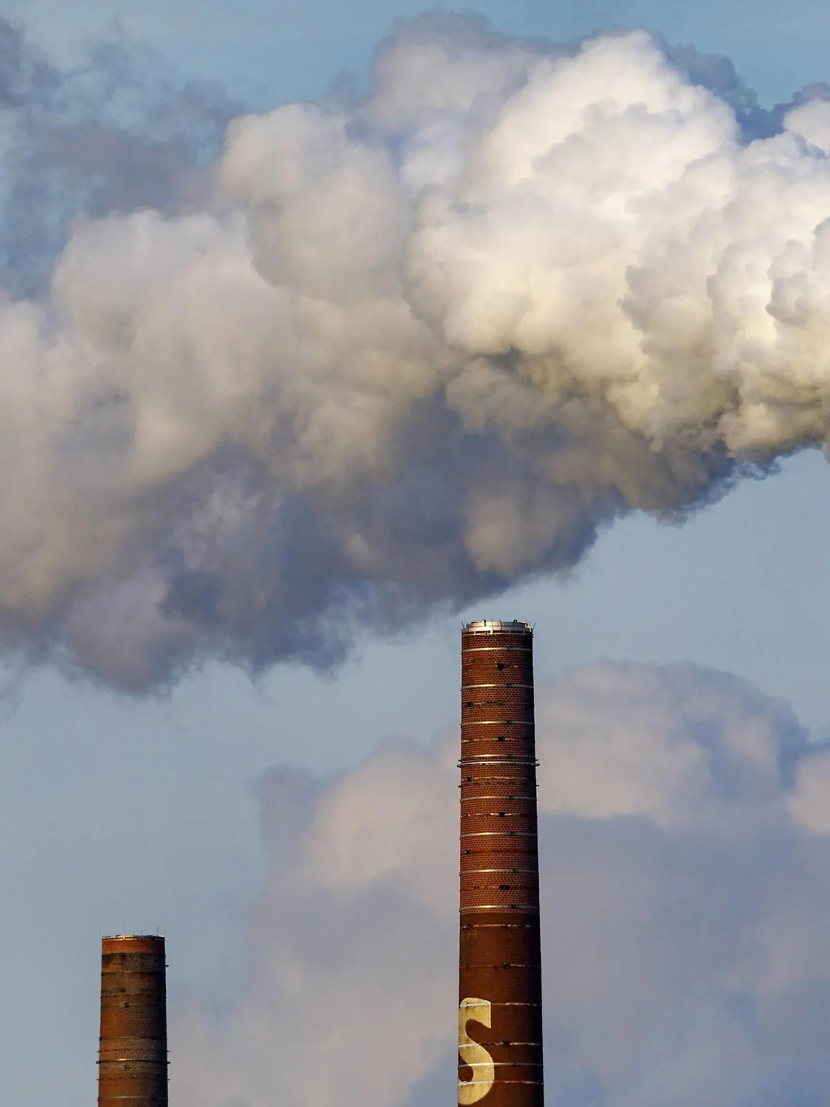  Schornsteine an der Shell Rheinland Raffinerie in Godorf. Köln, 30.01.2019 *** Chimneys at the Shell Rheinland refinery in Godorf Cologne 30 01 2019 Foto:xC.xHardtx/xFuturexImage