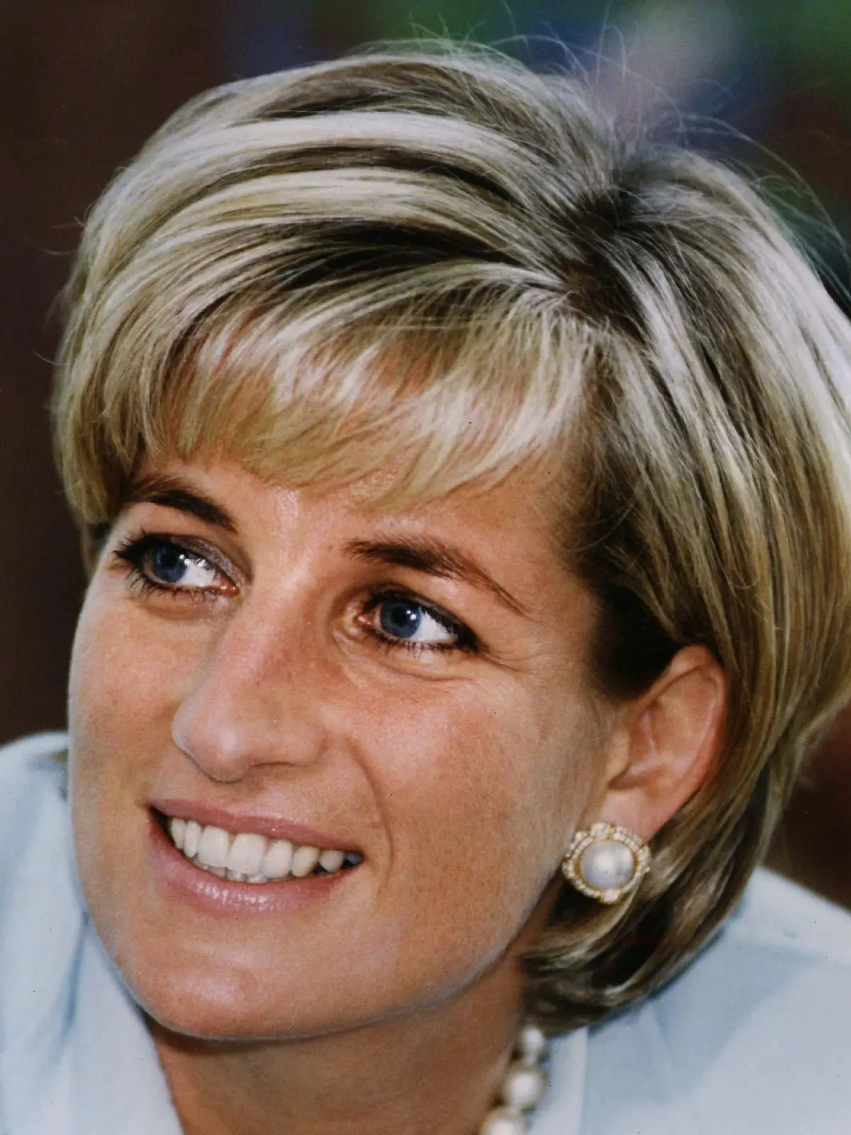 ARCHIV - 27.05.1997, Großbritannien, ---: Prinzessin Diana lächelt. Die «Prinzessin der Herzen» wäre am 01.07.2021 60 Jahre alt geworden. (zu dpa: «Burgfrieden von London: Prinzen treffen an Dianas 60. aufeinander») Foto: epa PA Stillwell/epa/PA/dpa +++ dpa-Bildfunk +++