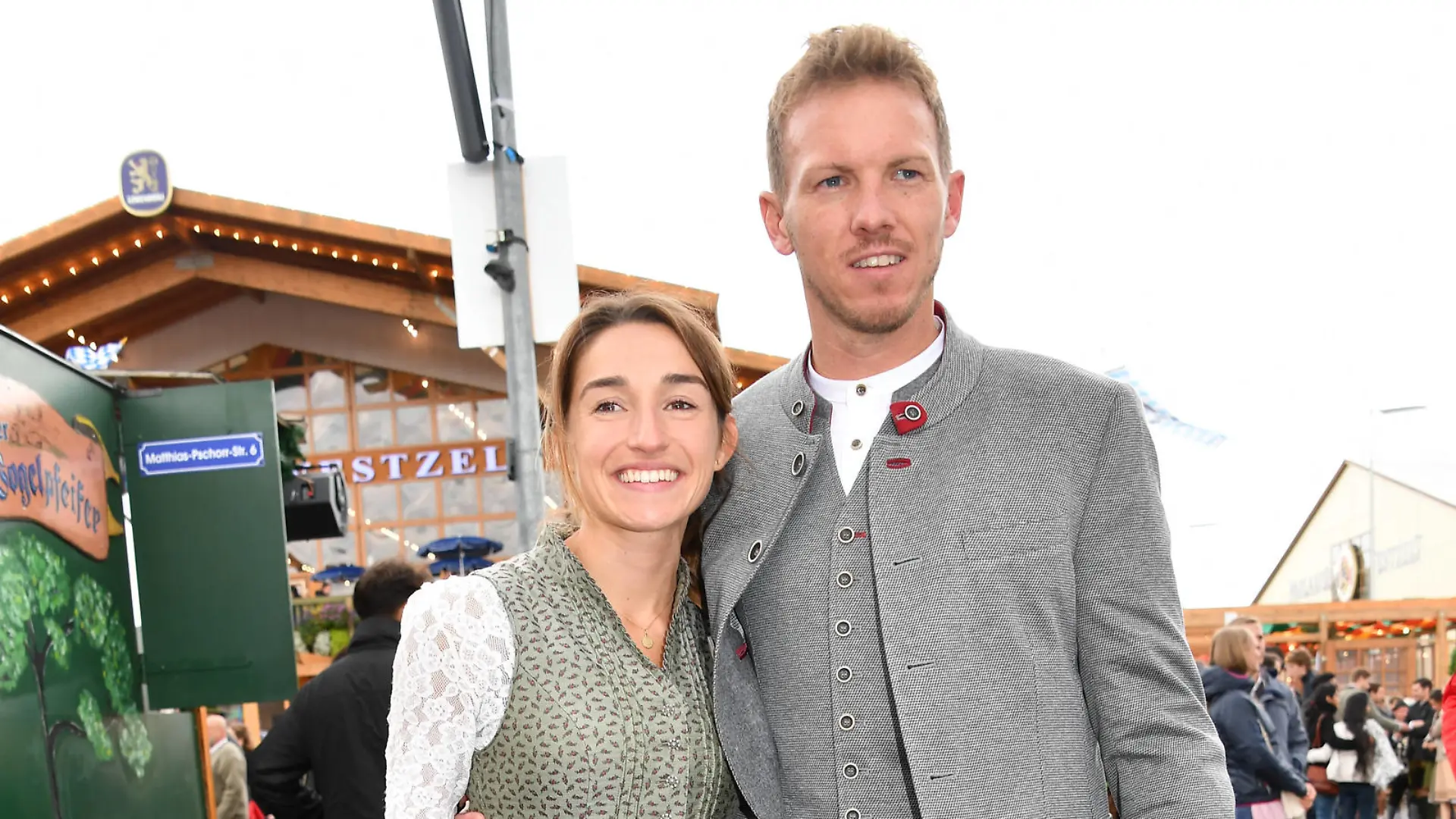 Julian Nagelsmann und seine Freundin Lena Wurzenberger / Wies n 2022 / Käferzelt / FC Bayern / Almauftrieb /Theresienwiese / München / 18. September 2022 *** Julian Nagelsmann and his girlfriend Lena Wurzenberger Wies n 2022 Käferzelt FC Bayern Almauftrieb Theresienwiese Munich 18 September 2022