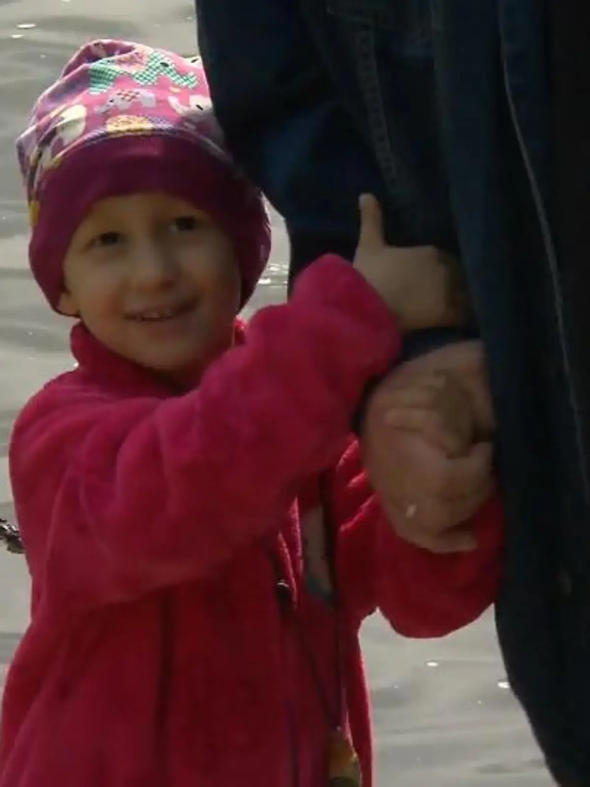 Was die kleine Clara und ihr Papa Carsten in den letzten Monaten durchmachen mussten, reicht für ein ganzes Leben: Vor zwei Jahren stirbt Claras Mutter an einem Hirntumor, vor kurzem diagnostizieren die Ärzte akute Leukämie bei der Fünfjährigen. Vater Carsten Heil tut seitdem alles, um seiner Clara eine glückliche Kindheit zu ermöglichen. Doch jetzt ist er auf Hilfe angewiesen: Seine Tochter braucht dringend einen Stammzellspender.