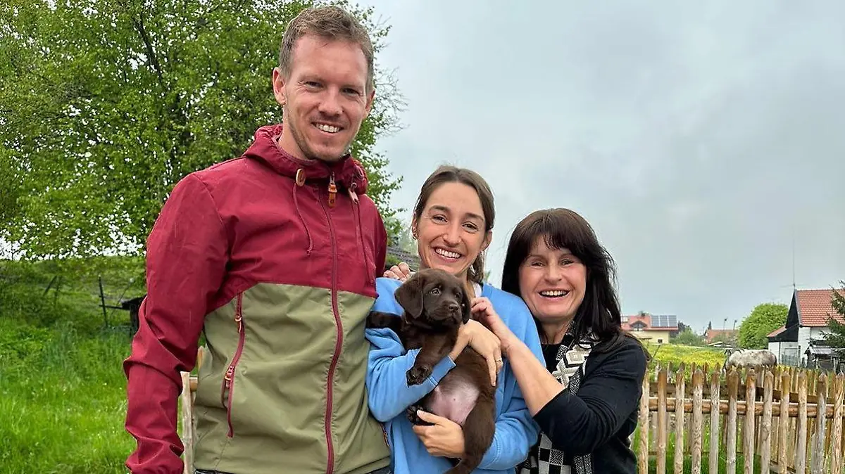 Nagelsmann und Lena mit Hündin Rosalie