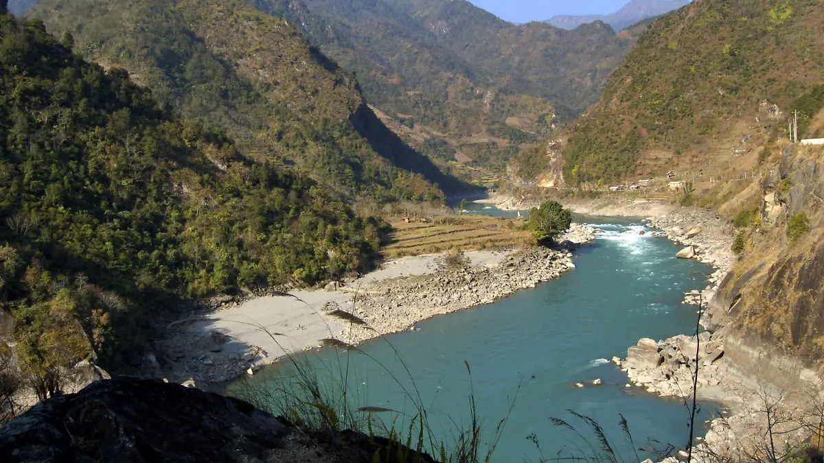 Der Fluß Nu (auch Nu jiang, Saluen, Salween oder Nagqu genannt) in der chinesischen Provinz Yunnan, aufgenommen am 20.02.2006. China plant die Errichtung mehrerer Staudämme entlang des Gebirgstroms. Foto: Ma hongmin - Imaginechina +++(c) dpa - Report+++