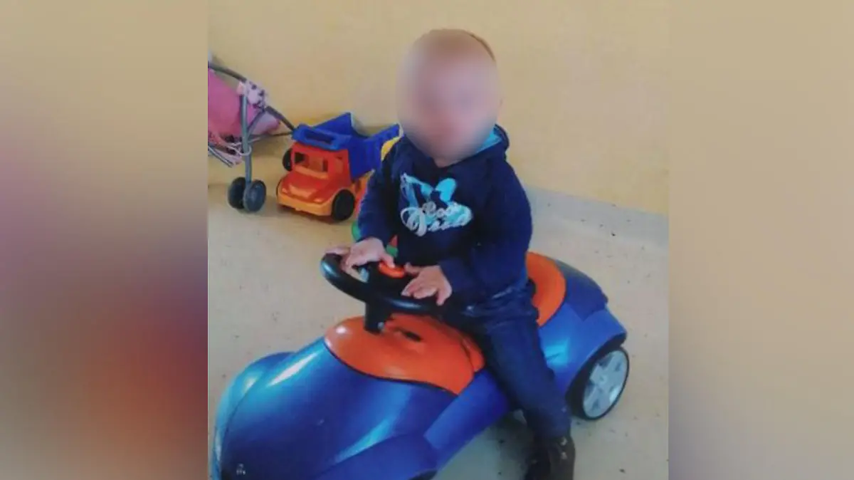 Der kleine Finn (†1) wurde vom Ex-Freund seiner Mutter zu Tode gequetscht.